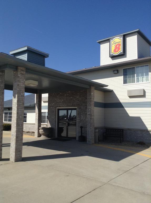 Super 8 By Wyndham Carroll/East Hotel Exterior photo