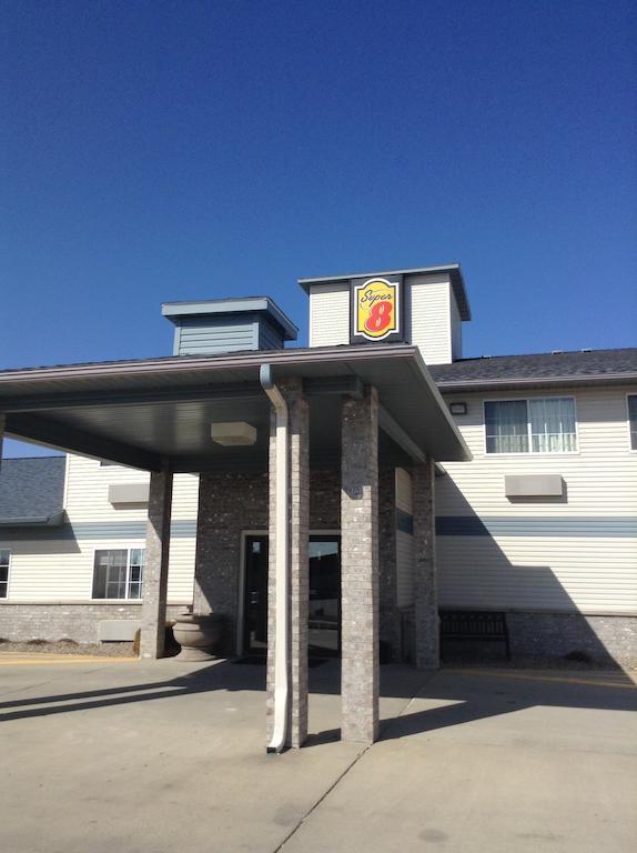 Super 8 By Wyndham Carroll/East Hotel Exterior photo