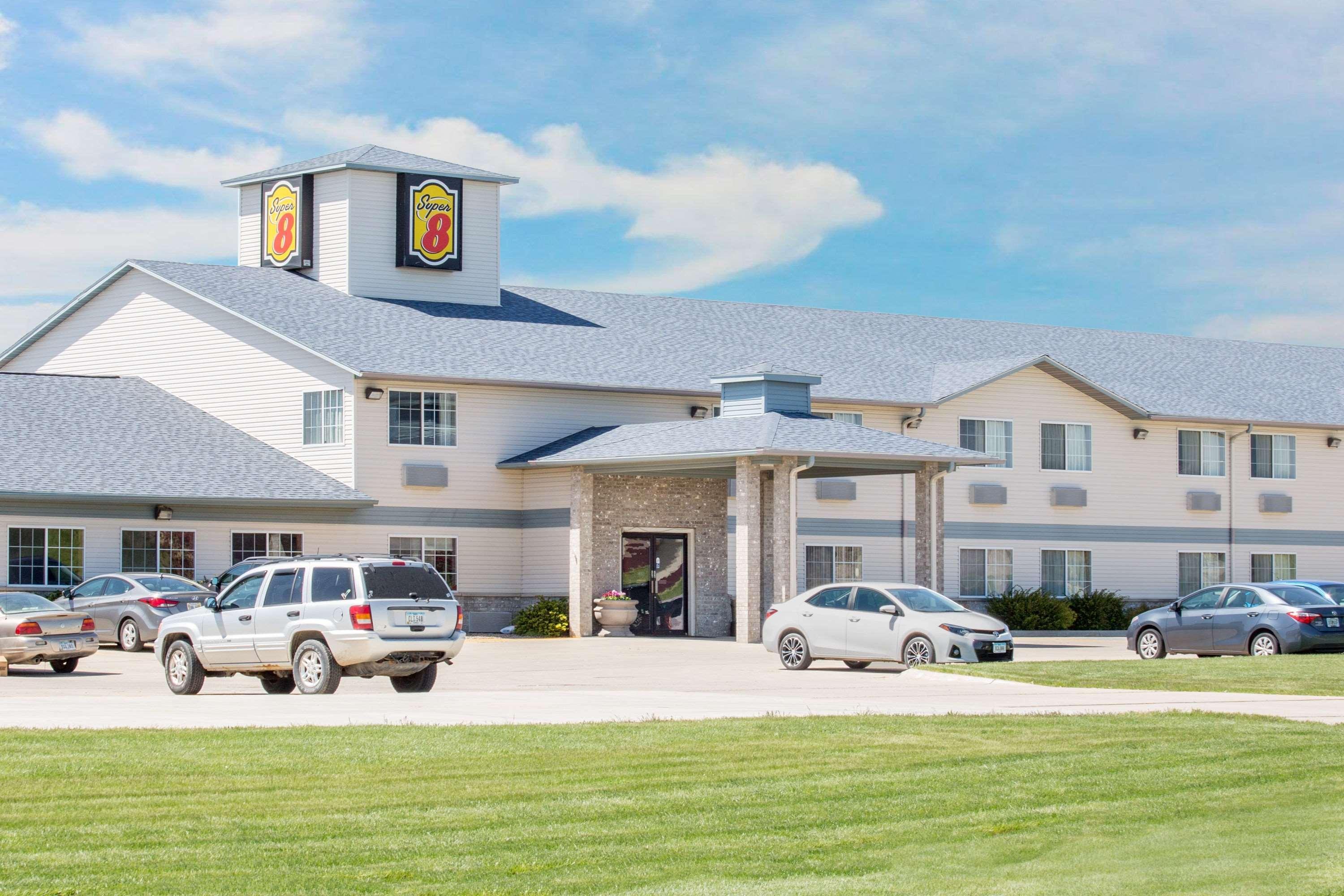 Super 8 By Wyndham Carroll/East Hotel Exterior photo