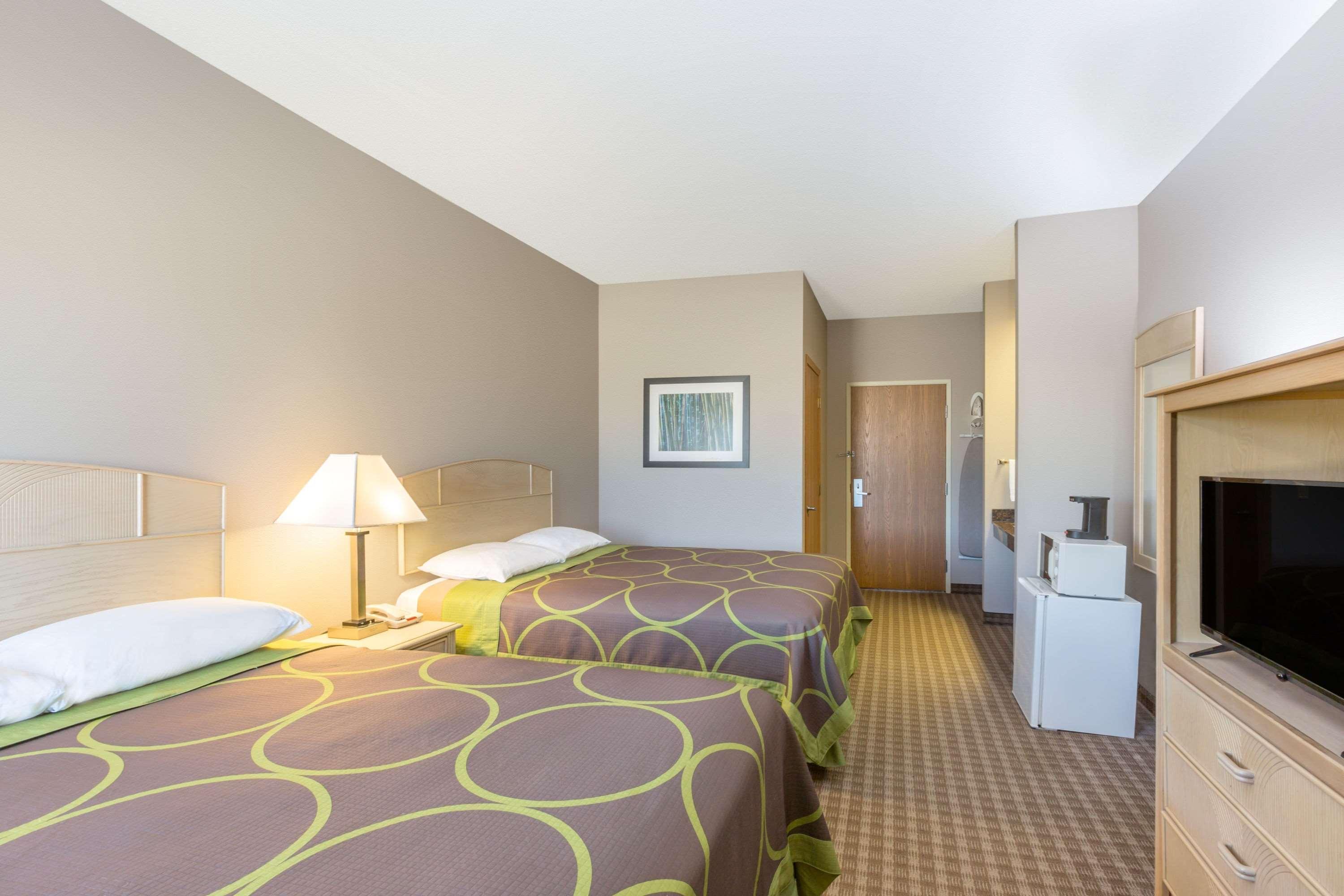 Super 8 By Wyndham Carroll/East Hotel Exterior photo